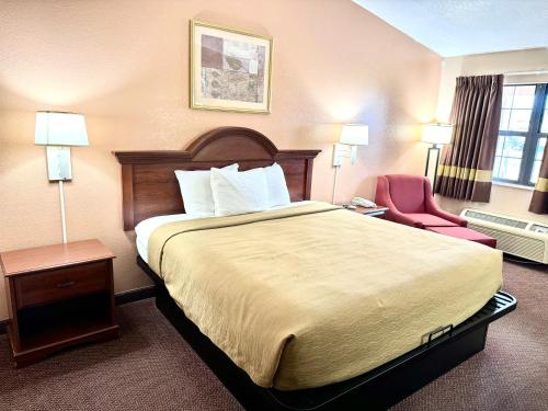 Owensville Motor Inn - photo 11