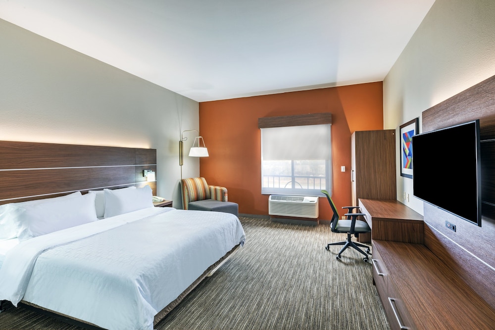Holiday Inn Express Hotel and Suites Pryor by IHG - photo 13
