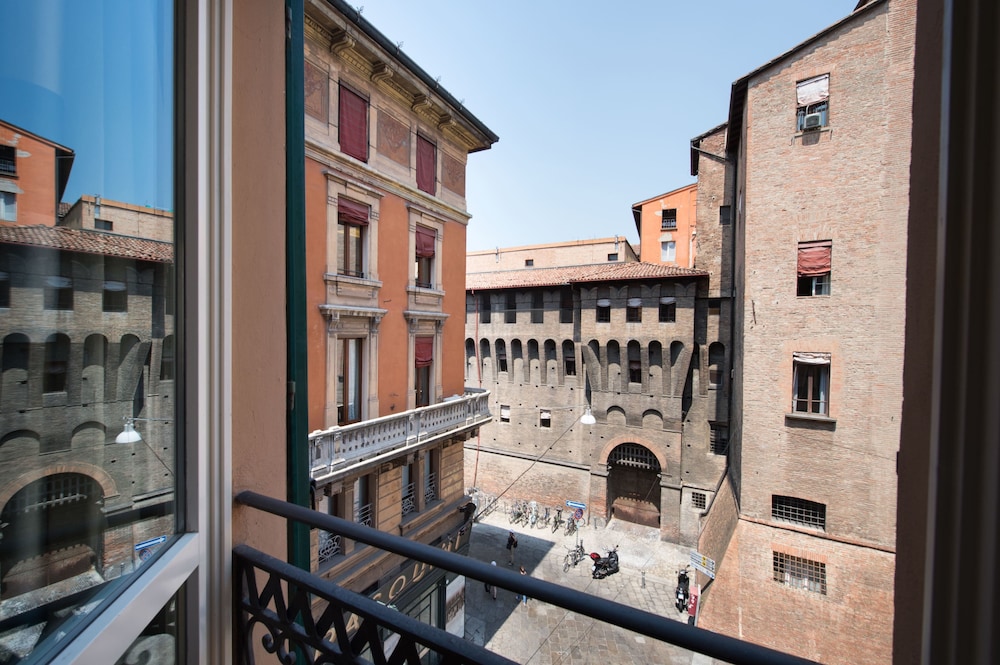 Art Hotel Orologio — 4-Star Luxury Hotel in Bologna, Italy