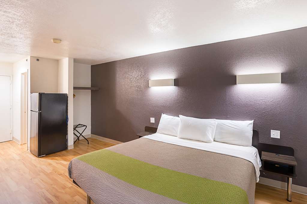 Studio 6 Fort Worth TX Meacham - photo 4