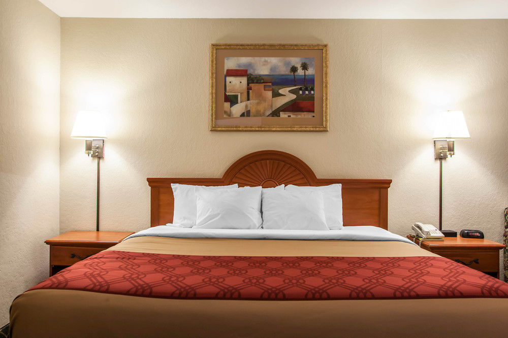 Econo Lodge Hannibal - photo 9