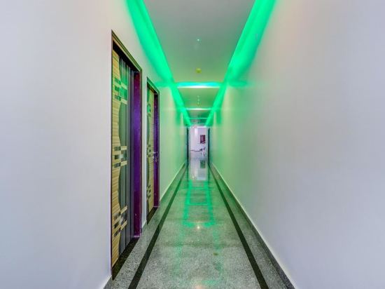 Hotel The Grand Bhavya Palace in Basti, India