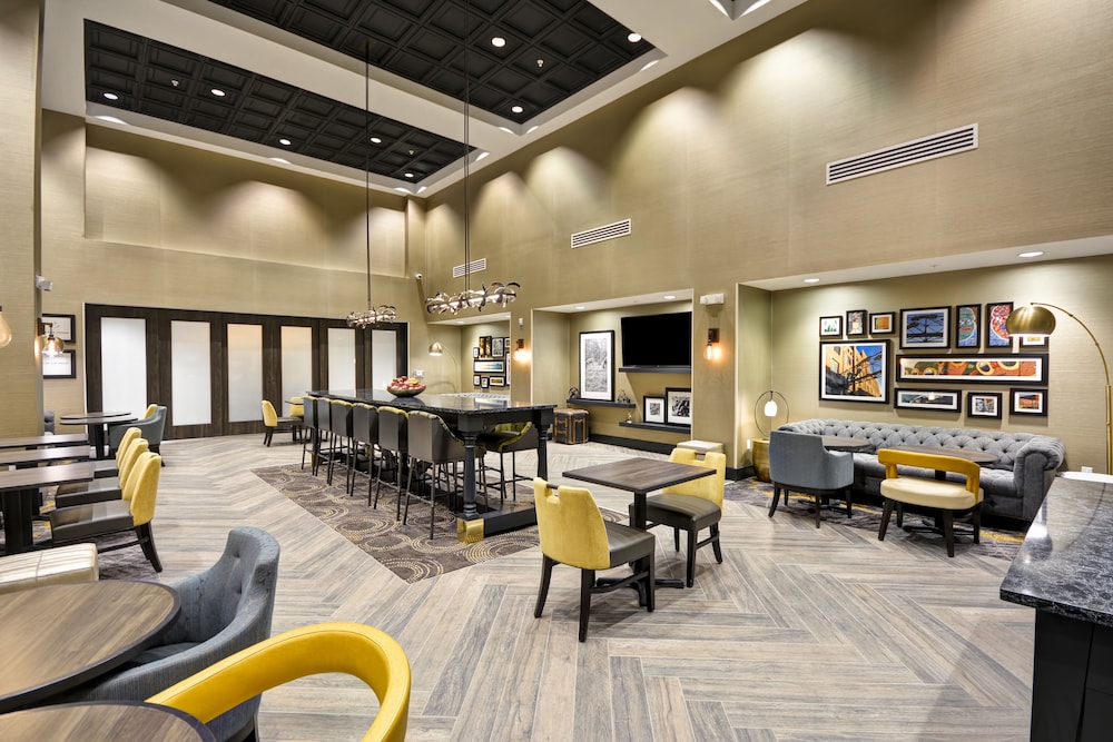 Hampton Inn & Suites Detroit Warren - photo 2
