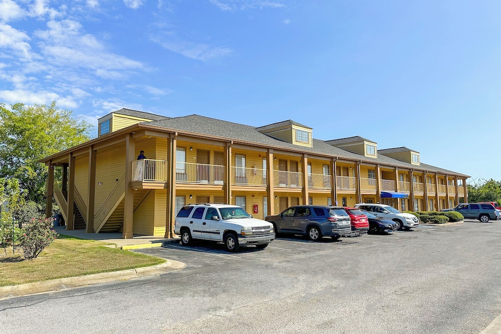 Bonita Lakes Inn by Capital O Meridian I20 - photo 85
