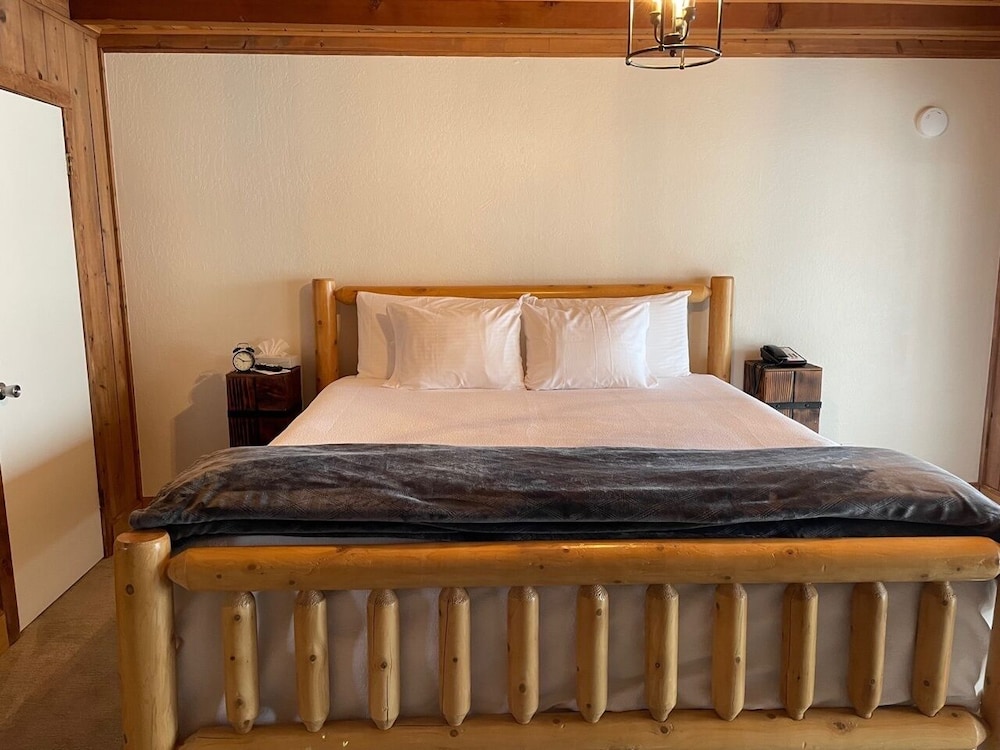 Crown Motel and Family Resort - photo 14