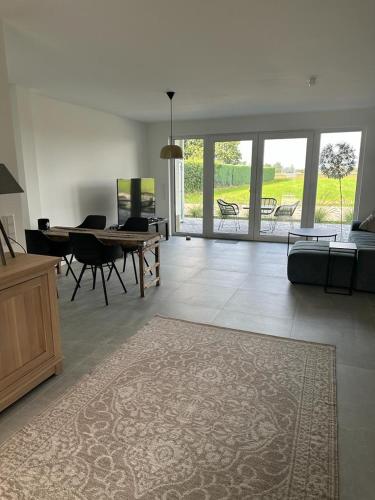 Hof Busen Landhaus Ap. — 4-Star Luxury Hotel in Moenchengladbach, Germany