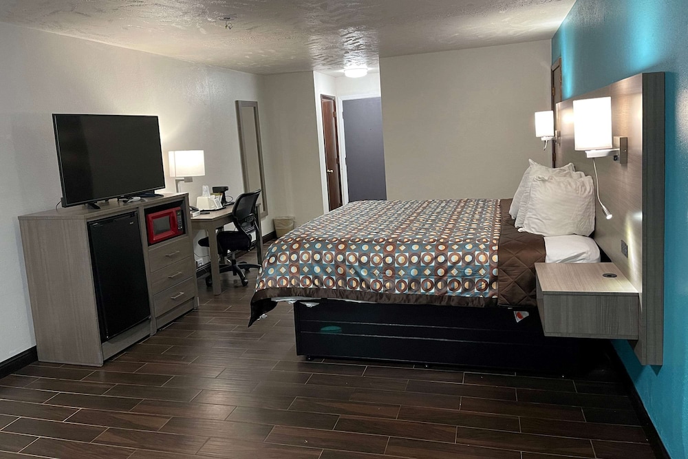 Baymont by Wyndham Bellevue Omaha - photo 12