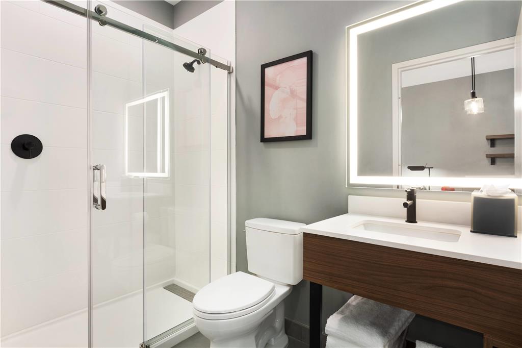 La Quinta Inn & Suites by Wyndham Mount Laurel Moorestown - photo 39