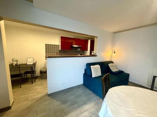 Maisonnette Des Douves Plein Centre 1 a 4 Voyageurs — hotel in Malestroit