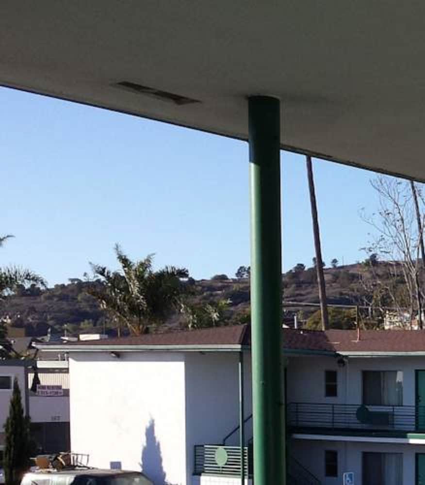 Travelers Beach Inn - photo 9