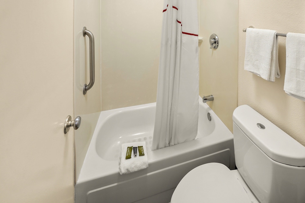 Red Roof Inn Chapel Hill UNC - photo 21