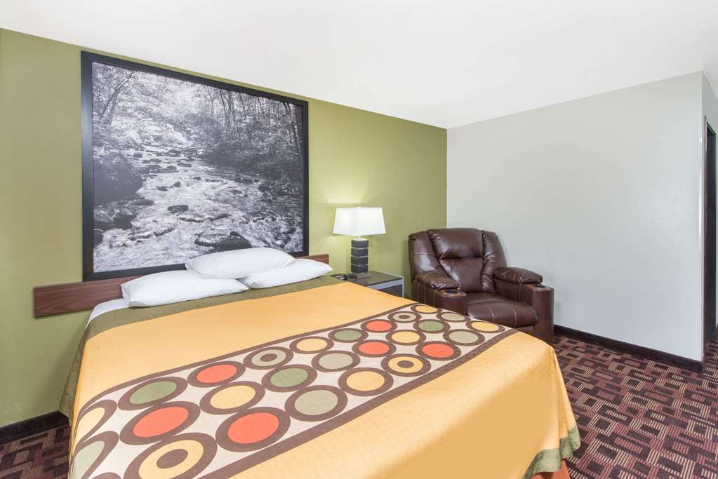 Super 8 by Wyndham Moberly MO - photo 12
