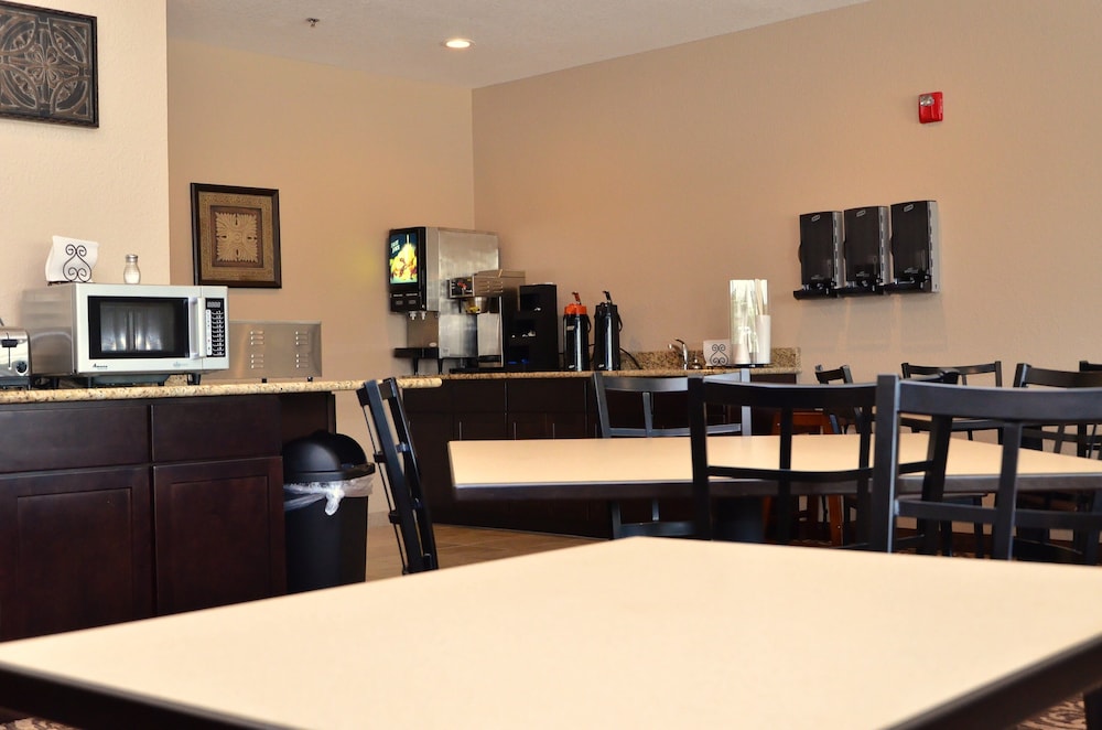 Cobblestone Inn & Suites Clarion - photo 79