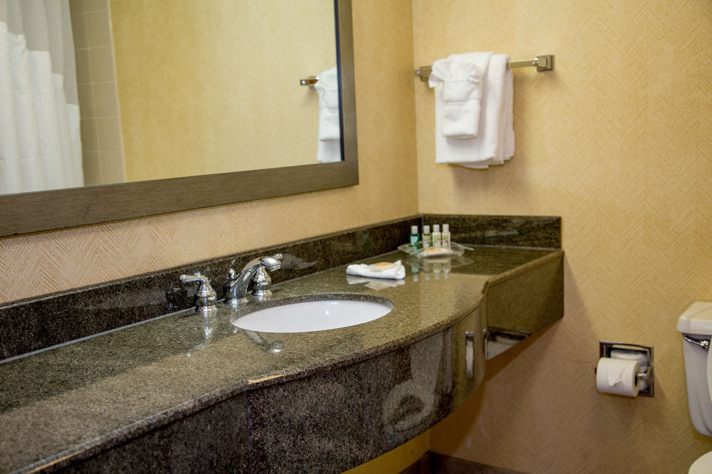 Ramada Plaza Rochester Airport - photo 54