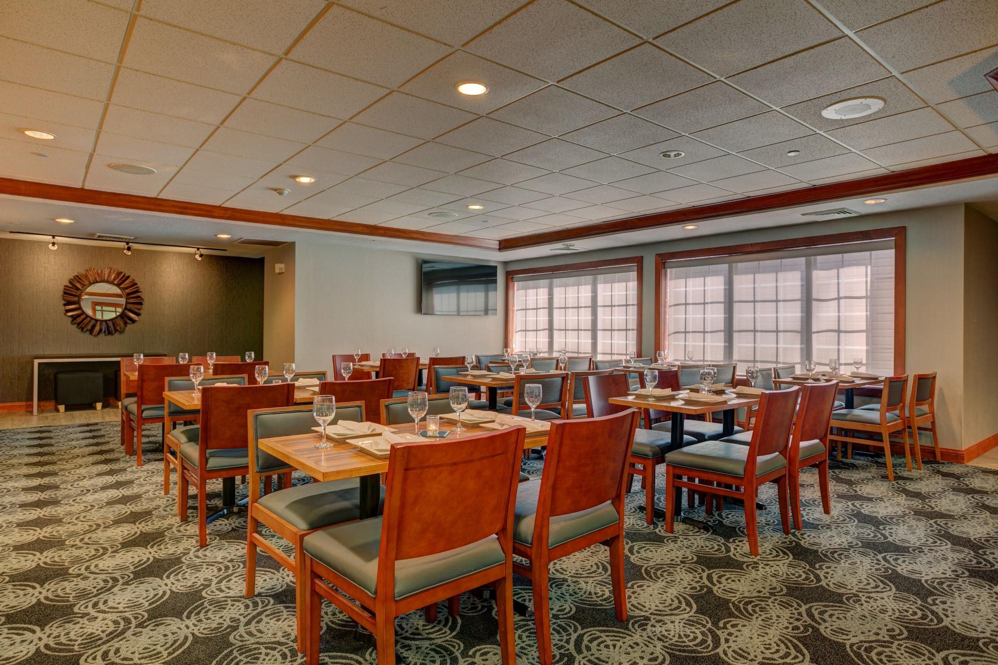 Holiday Inn Hotel & Suites Milwaukee Airport by IHG - photo 21