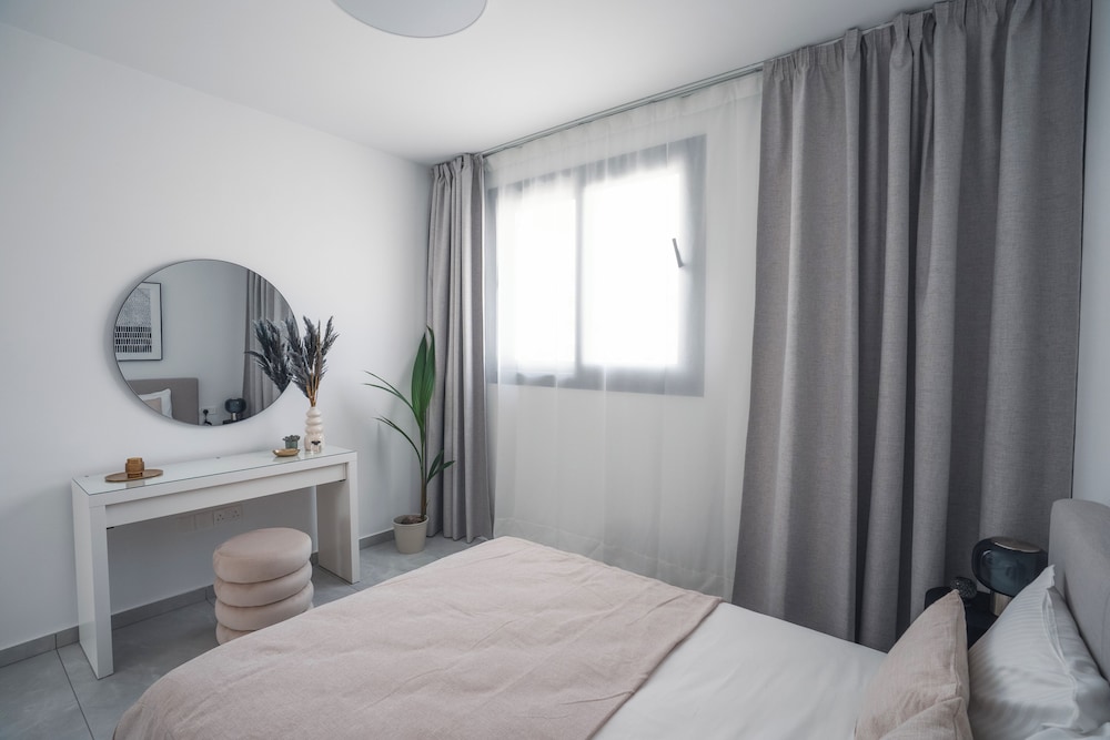 Mira Paphos 2bdr Apartment With Private Terrace