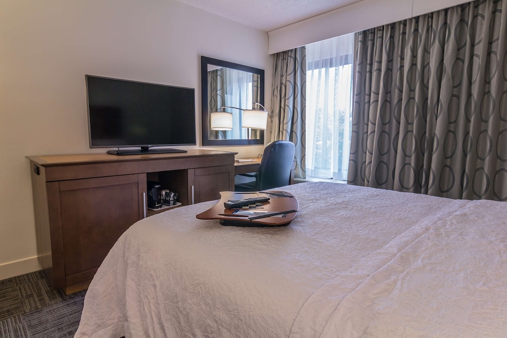 Hampton Inn Winchester University Mall Area - photo 7