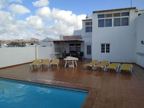 Villa Mar Pocillos — 4-Star Luxury Hotel in Puerto Del Carmen, Spain