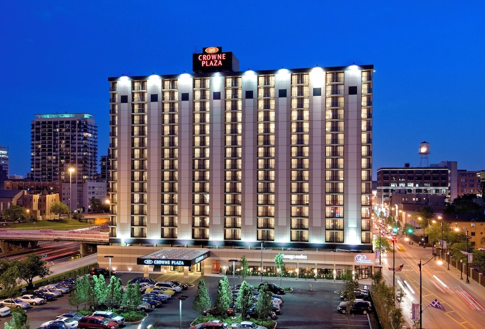 Crowne Plaza Chicago West Loop by IHG - photo 48