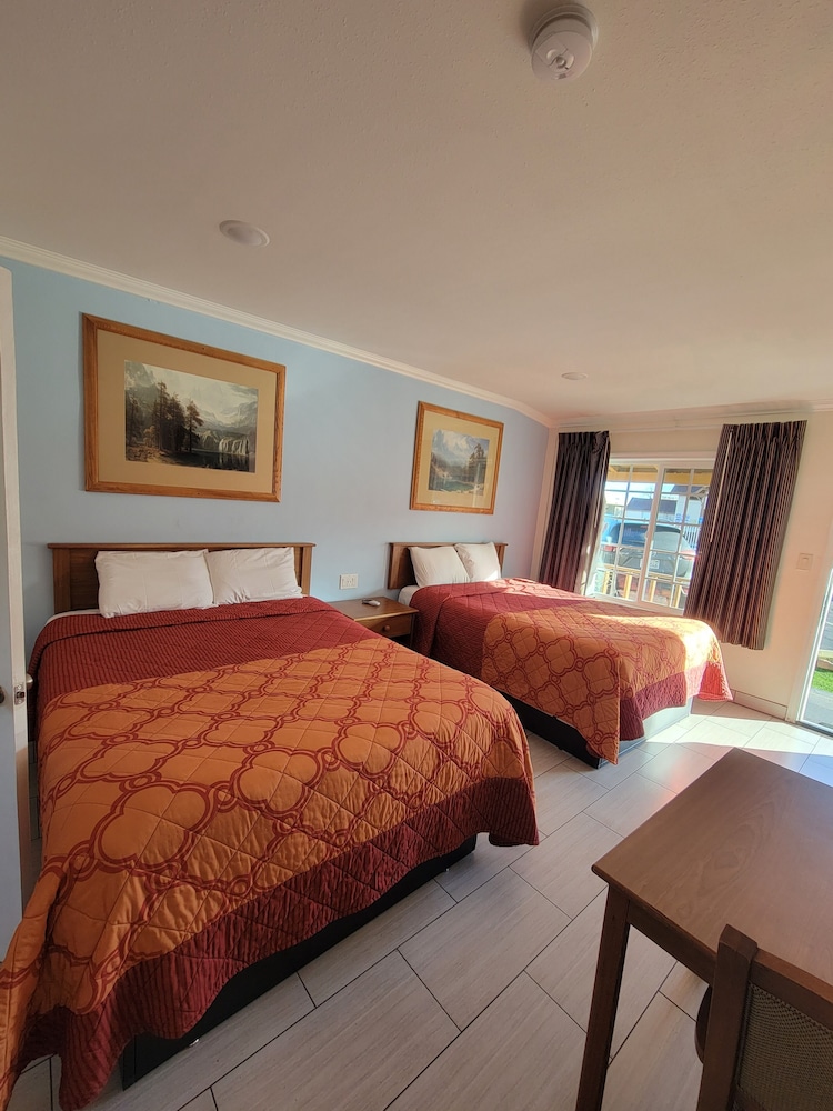 Townhouse Motel - photo 22
