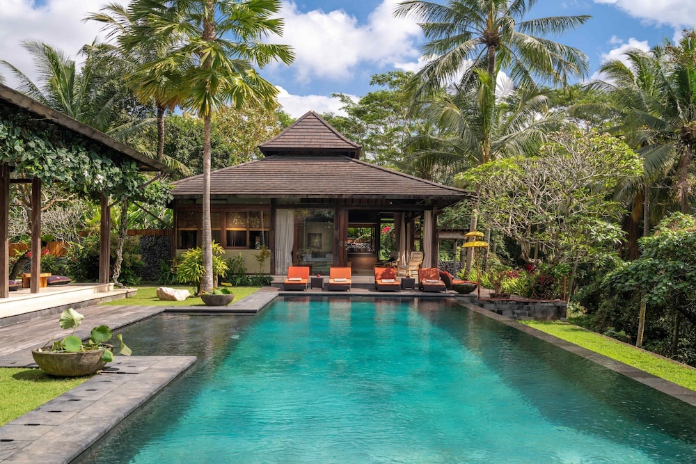 Villa Crystal Castle — 4-Star Luxury Hotel in Ubud, Indonesia