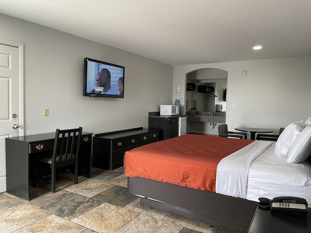 Texas Inn La Feria - photo 9