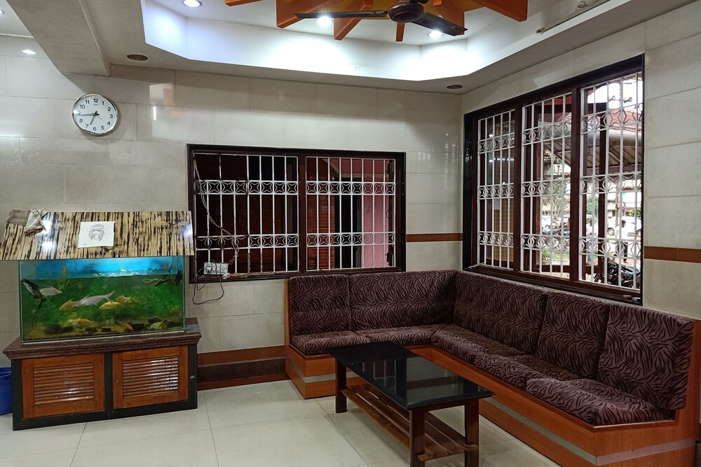 Spot On 45084 Hotel Navaratna Deluxe in Karwar, India