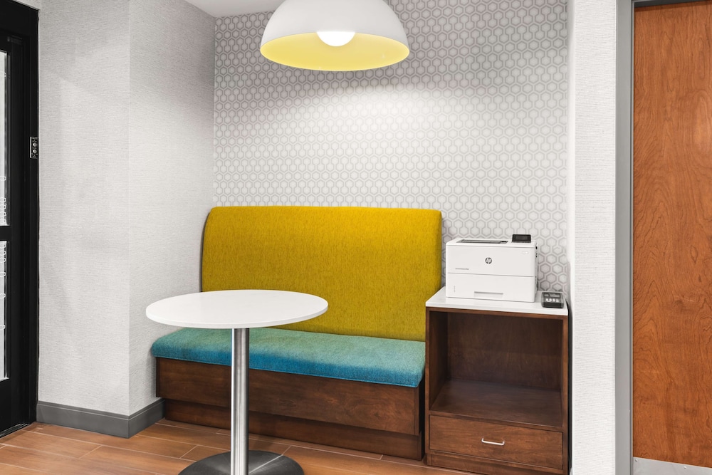 Hampton Inn Seekonk - photo 36