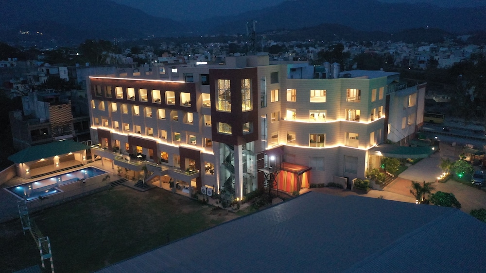 Hotel Classic Residency — hotel in Kalka