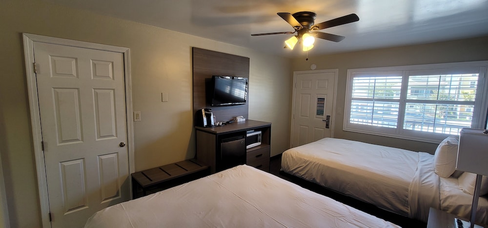 Pismo Beachwalker Inn & Suites - photo 23