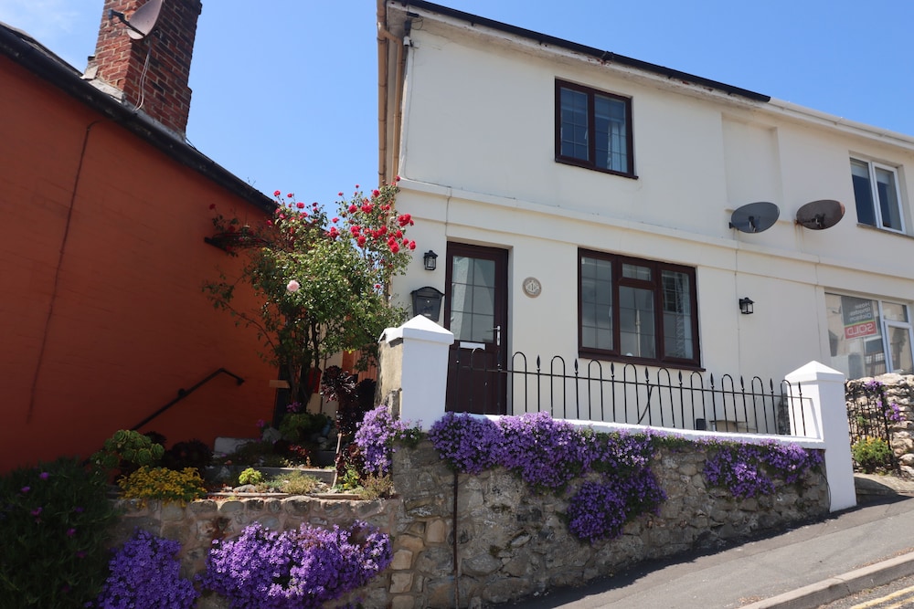 1 Tulse Hill Cottages in Ventnor, United Kingdom