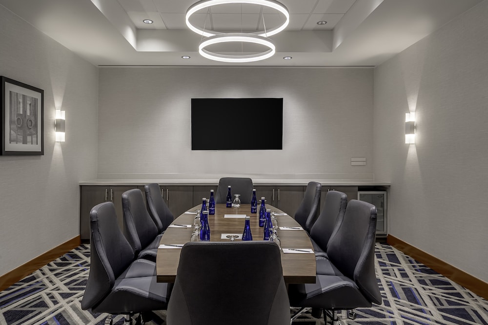 Embassy Suites Boston Logan Airport - photo 46