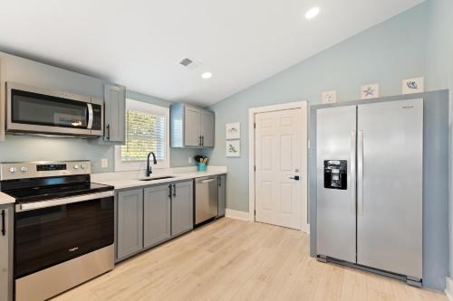222 W Ashley Sea Breeze Minutes to the Ocean and Downtown Folly Beach - photo 9