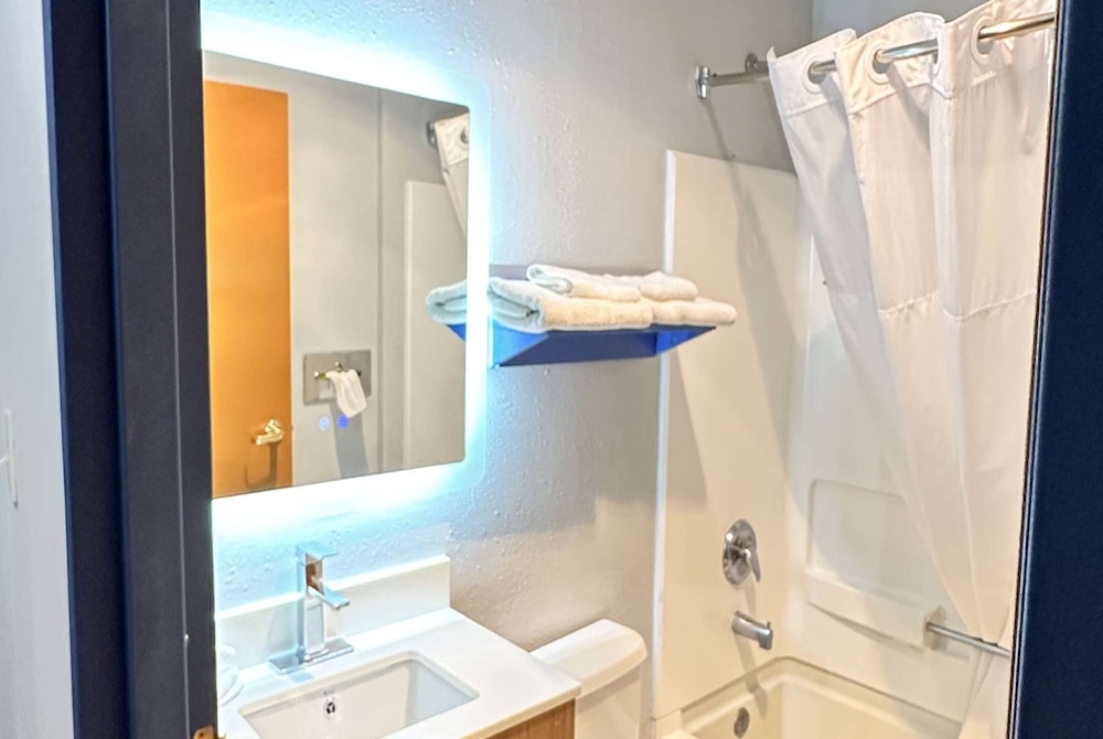 Microtel Inn by Wyndham Gallup - photo 31