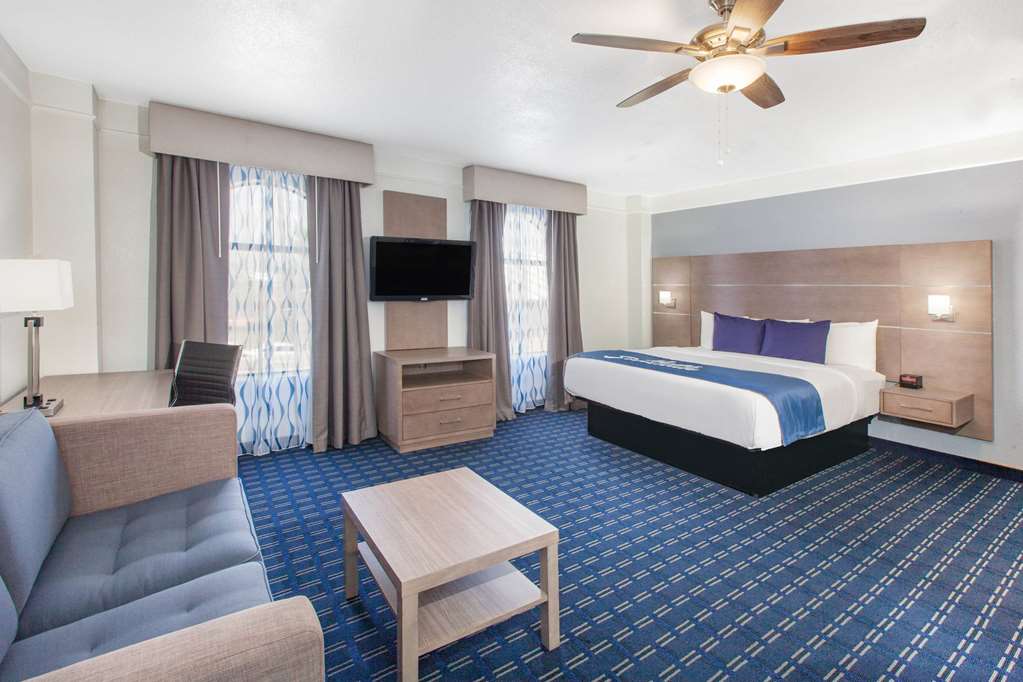 Days Inn & Suites by Wyndham Webster NASA ClearLake Houston - photo 27