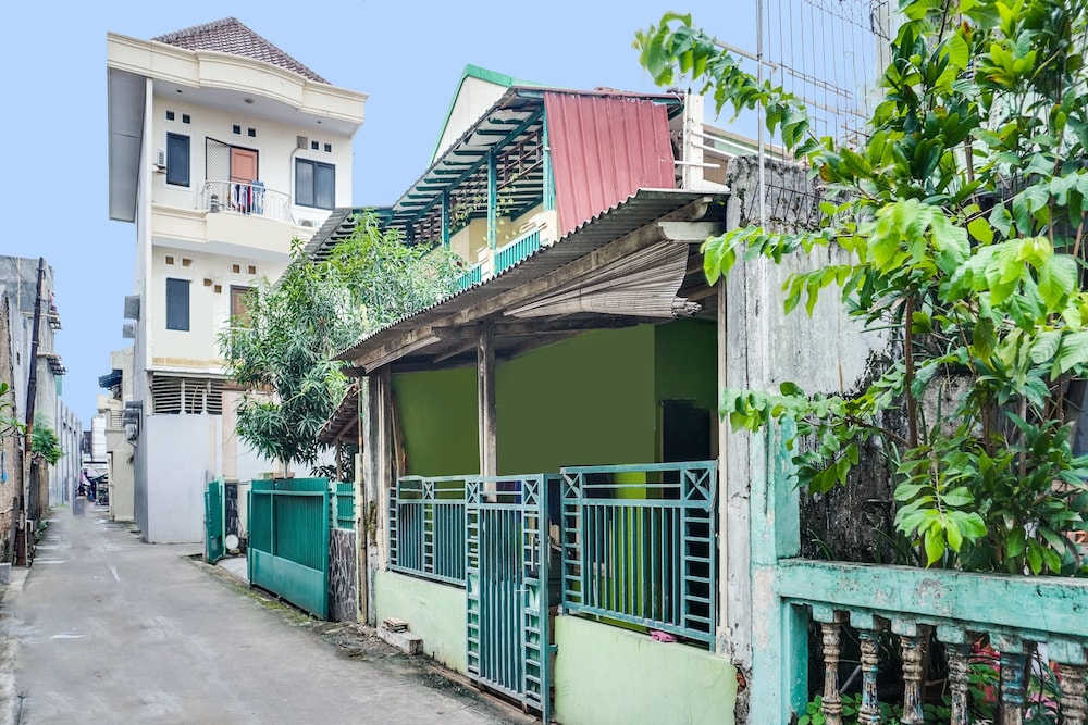 Hotel O Christine Home Stay Syariah in Karawang, Indonesia