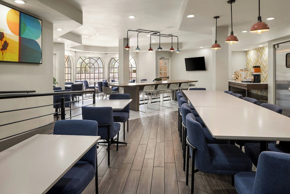 Santa Ana Orange County Airport - photo 20