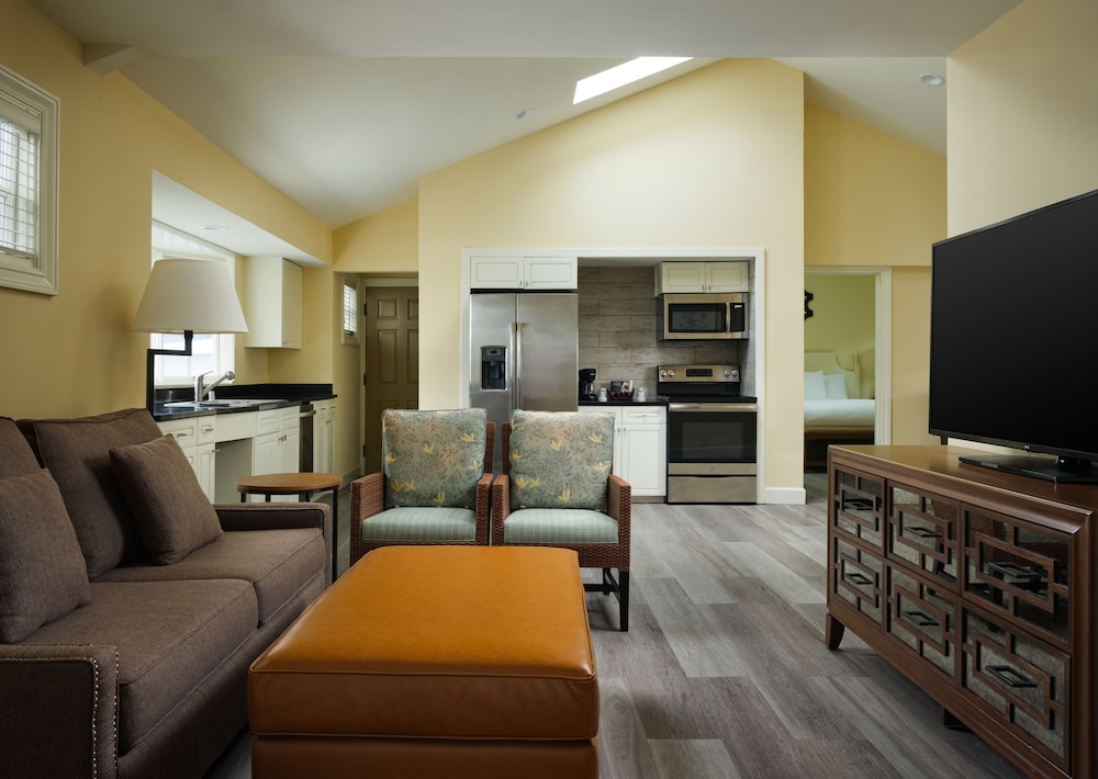 Lighthouse Lodge And Cottages - photo 25