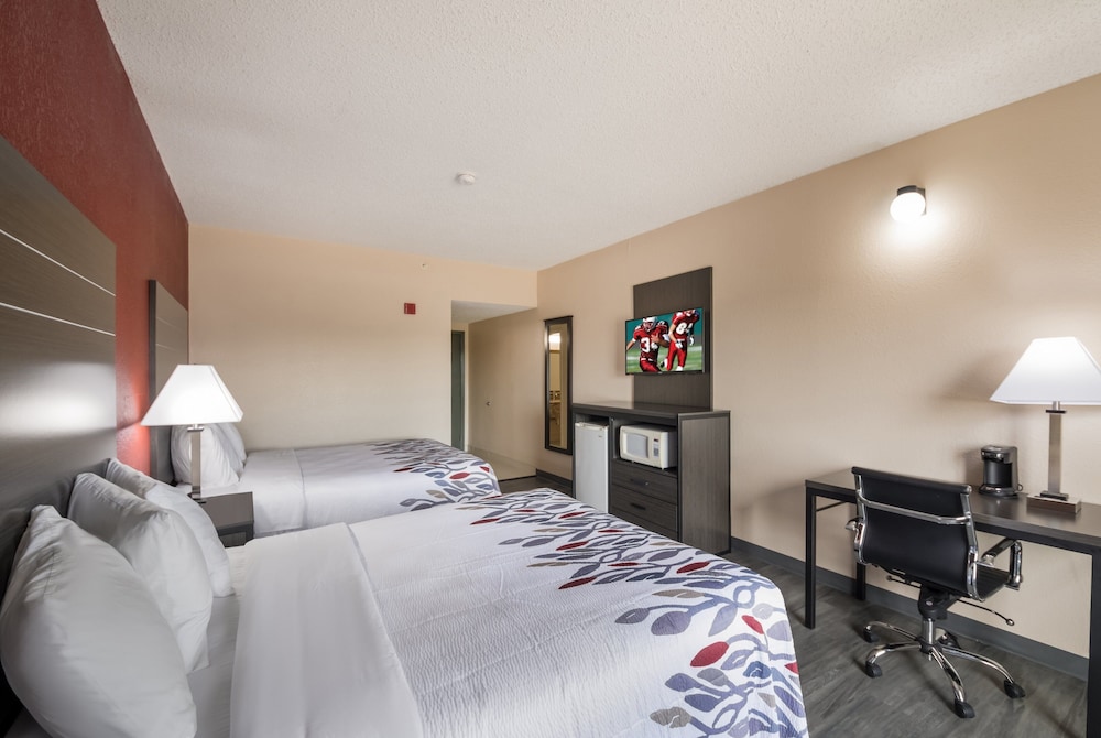 Red Roof Inn & Suites Austin East Manor - photo 14