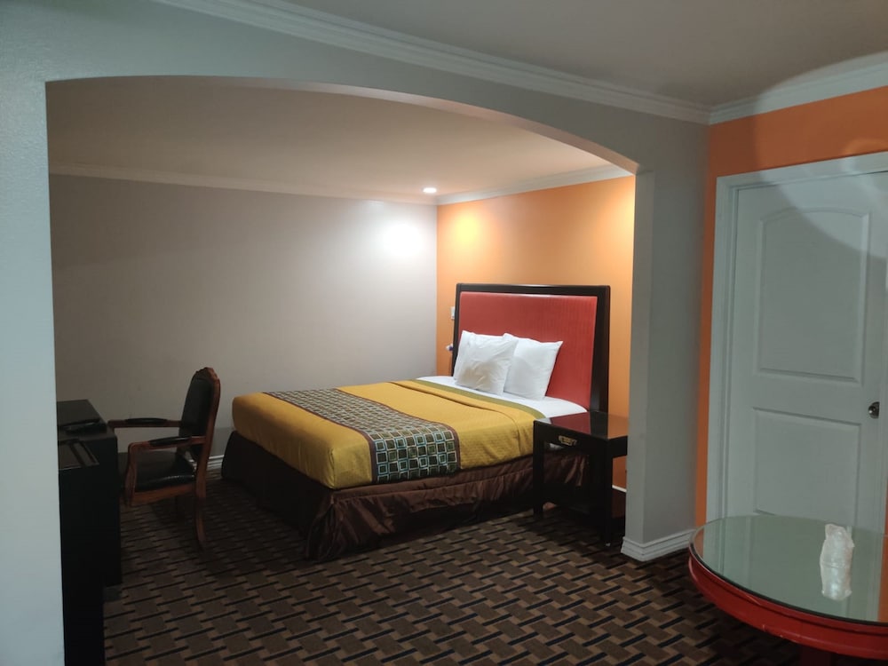 Lyfe Inn & Suites By Aga Lax Airport - photo 11