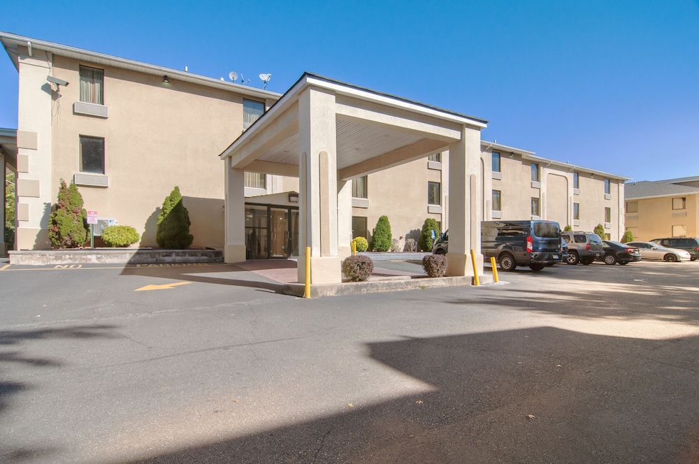 Red Carpet Inn Newark Irvington NJ - photo 34