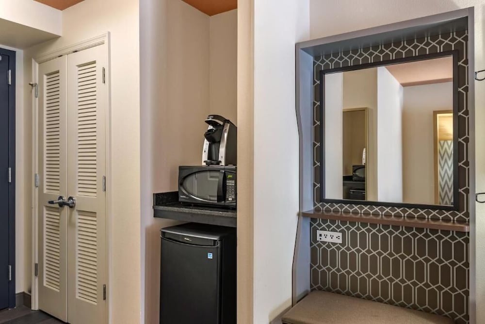 Holiday Inn Atlanta Gas South Arena Area by IHG - photo 9