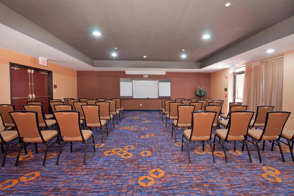 Country Inn & Suites by Radisson Brown Deer Milwaukee North - photo 36