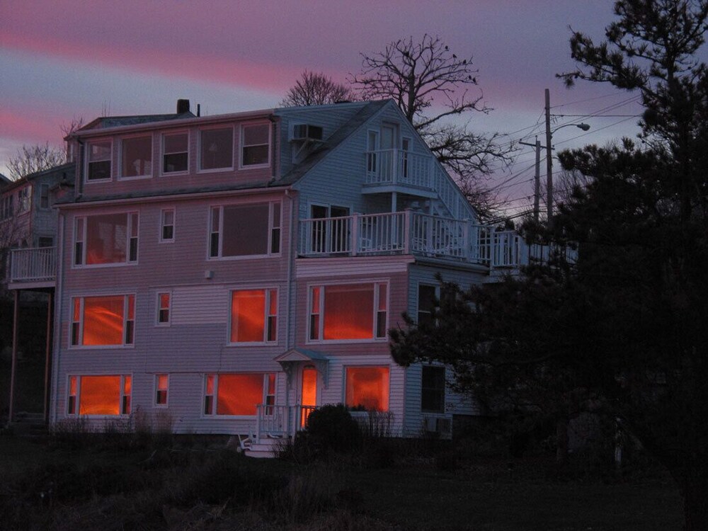 The Quarterdeck Inn By The Sea - photo 3