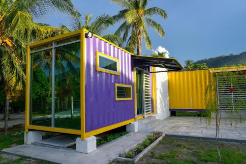 Purple Cube at Lumut Cube Homestay Kontena — 4-Star Luxury Hotel in Lumut, Malaysia