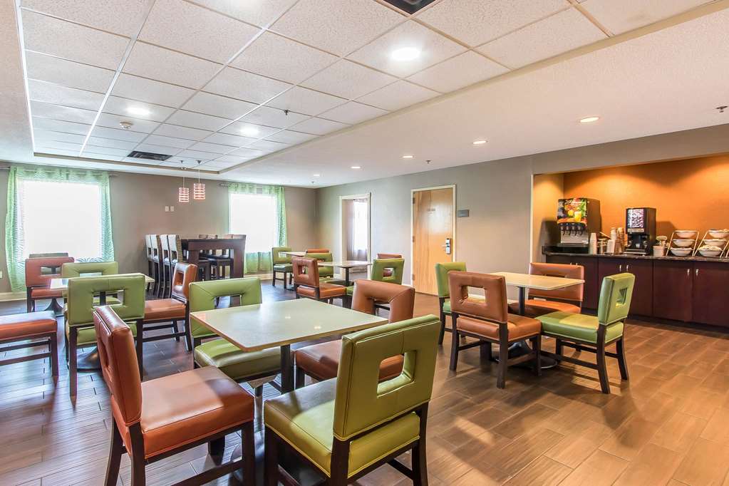 Comfort Suites Richmond - photo 36