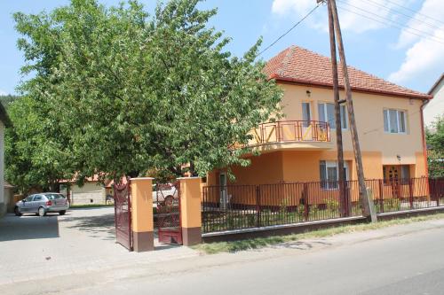 Diófa Vendégház - carbon neutral hotel in Sirok