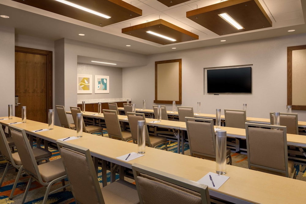 DoubleTree by Hilton Pittsburgh Cranberry - photo 98