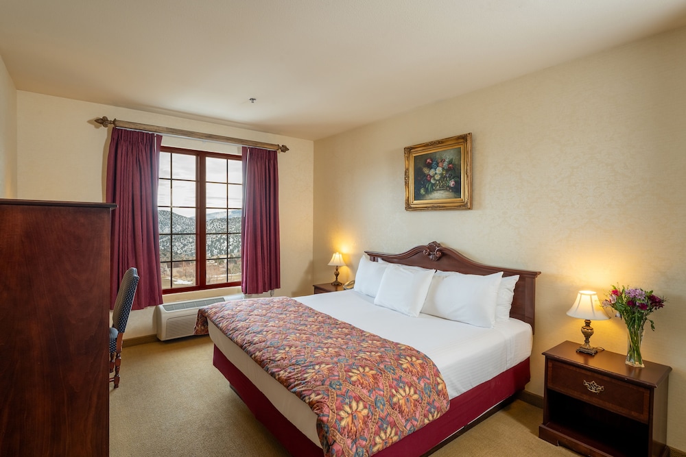 Silverland Inn and Suites - photo 4