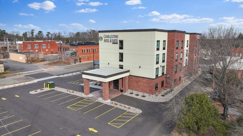 Cobblestone Hotel & Suites Mosinee - photo 107